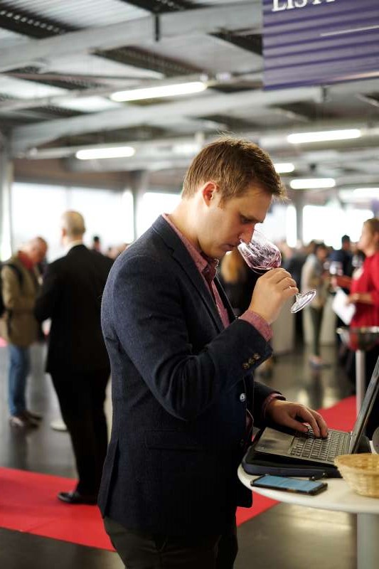 Thomas Parker MW analysing the vintage